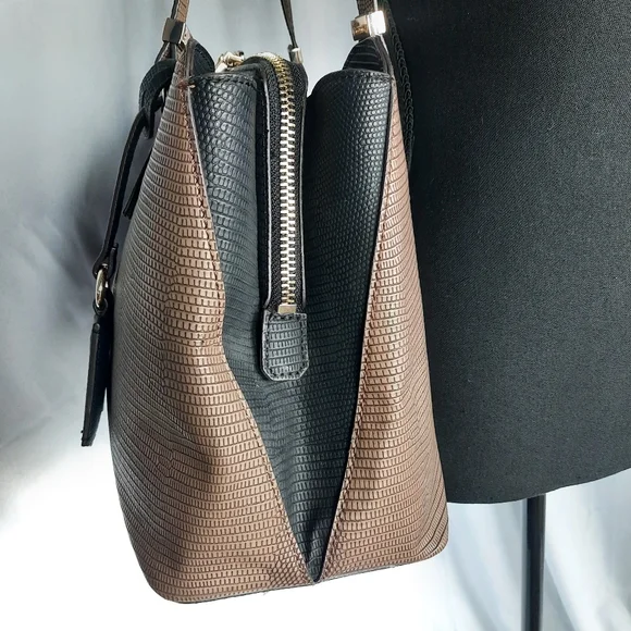 Guess Lyndi Shoulder Handbag Croc Embossed Animal Print Brown Black Med. Size - Picture 5 of 17